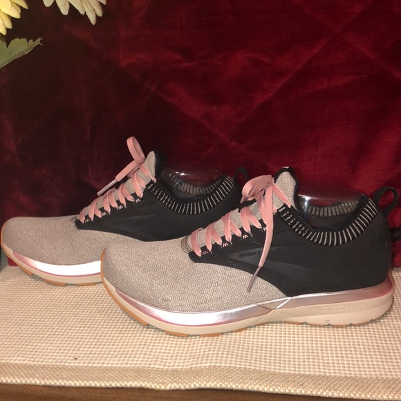 brooks pink and black